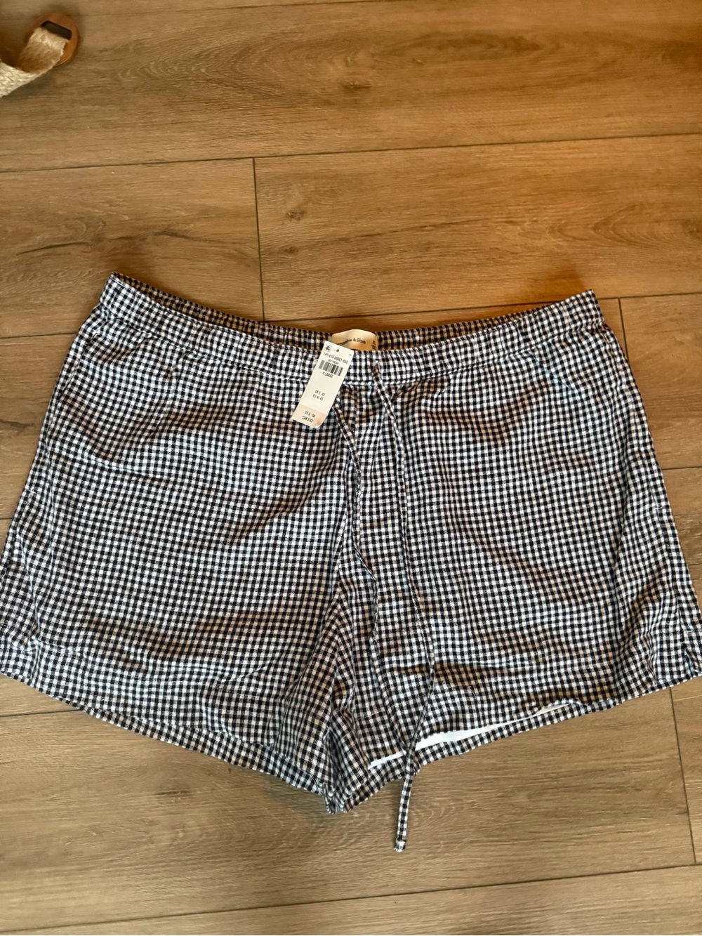 Abercrombie Gingham Drawstring Womenβs Shorts - Black & White